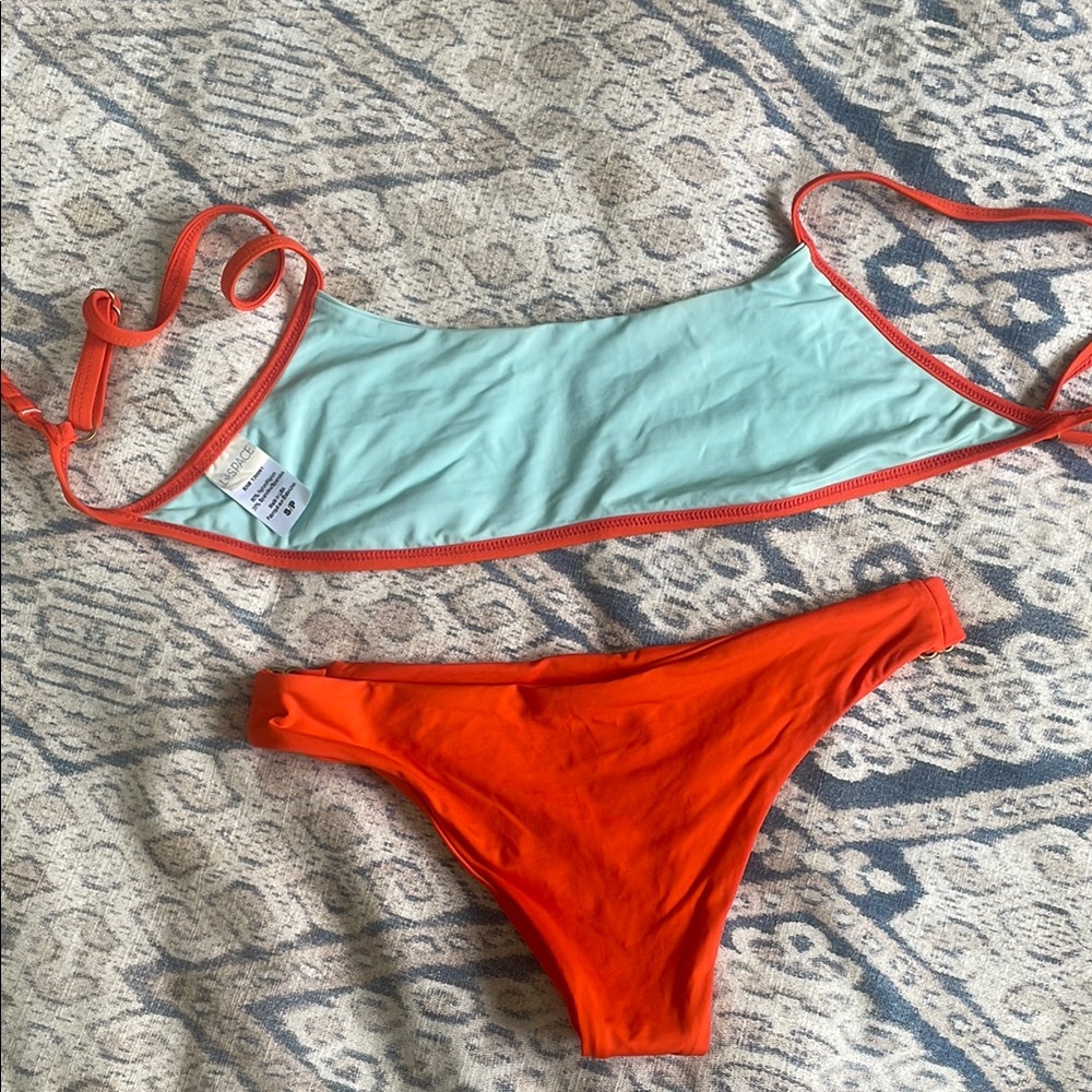 Stylish Two-Tone Bikini Set - Picture 3 of 4
